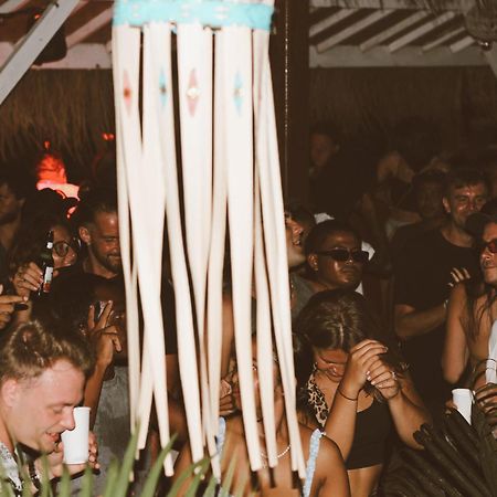 Lucky'S Hostel Gili Air Kültér fotó